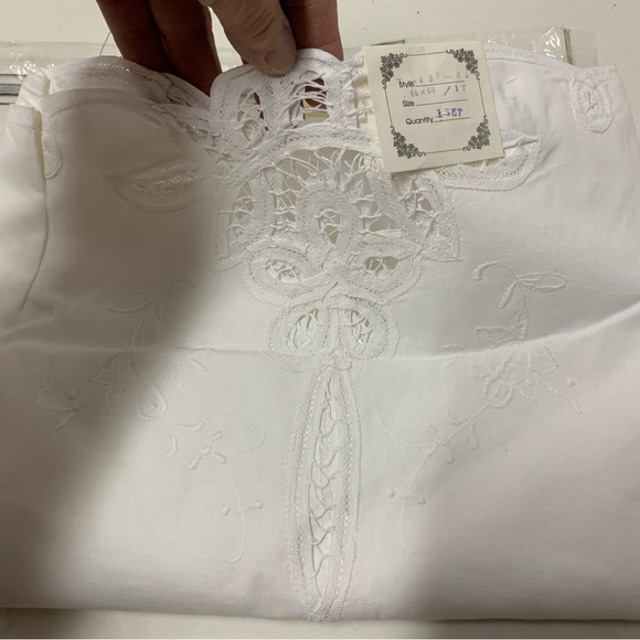 TABLECLOTH & 8 NAPKINS 100% cotton Victorian tatting round 66x66 NEW OLD STOCK - Picture 2 of 12